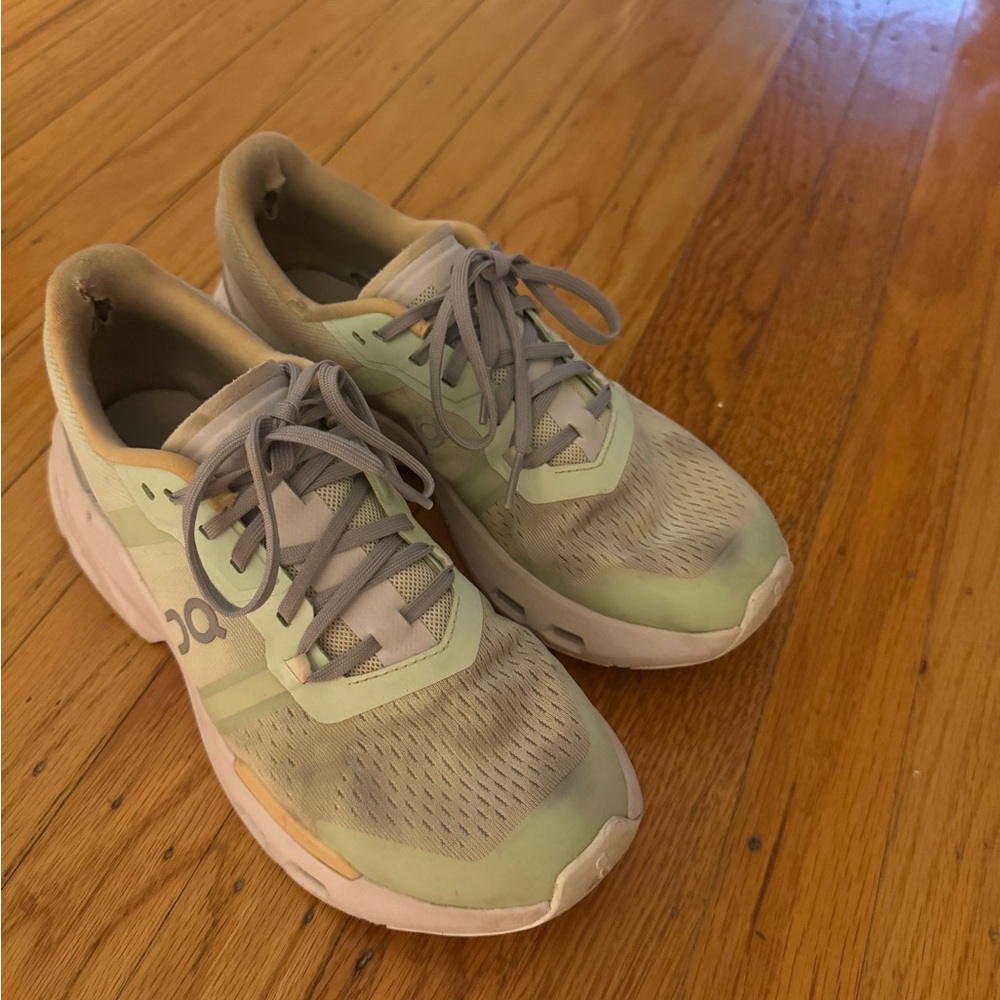 On Running Women's Sneakers in Mint and Gray - Picture 2 of 5